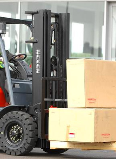 Mobol-Bee - Forklift being used in the warehouse